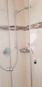 Ferienwohnung II: bodentiefe Dusche